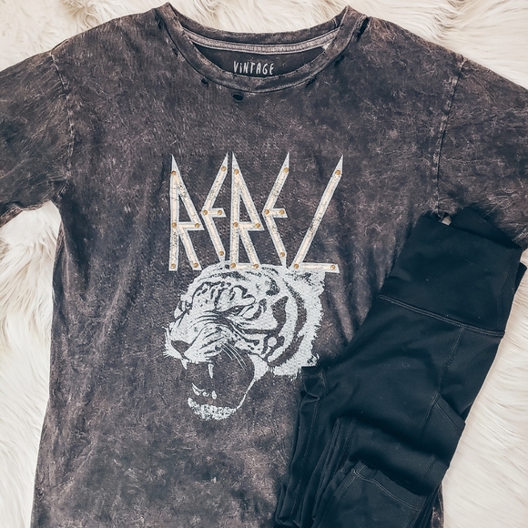 Rebel Distressed Tiger Graphic Tee - Picture 2 of 7